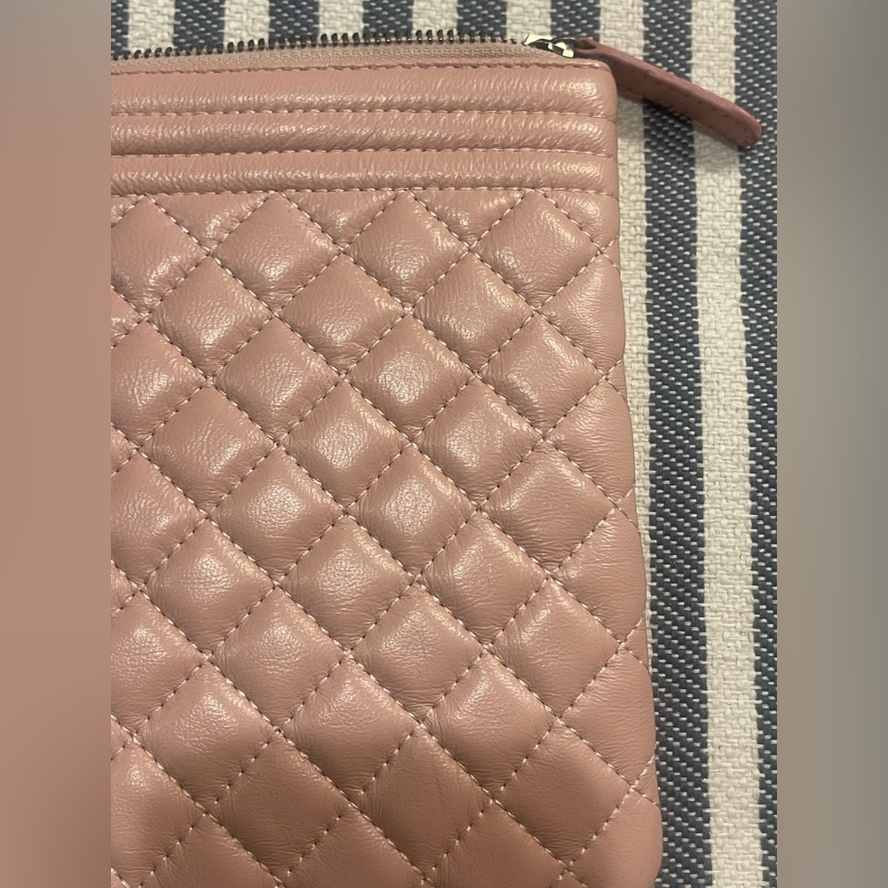 “FASHION” Pink Quilted Wristlet - Picture 3 of 6